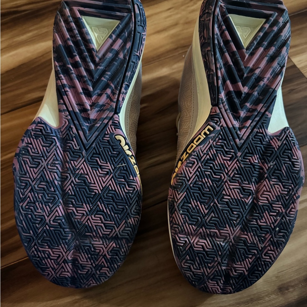 Giannis Nike Basketball shoe men size 8 never worn outside